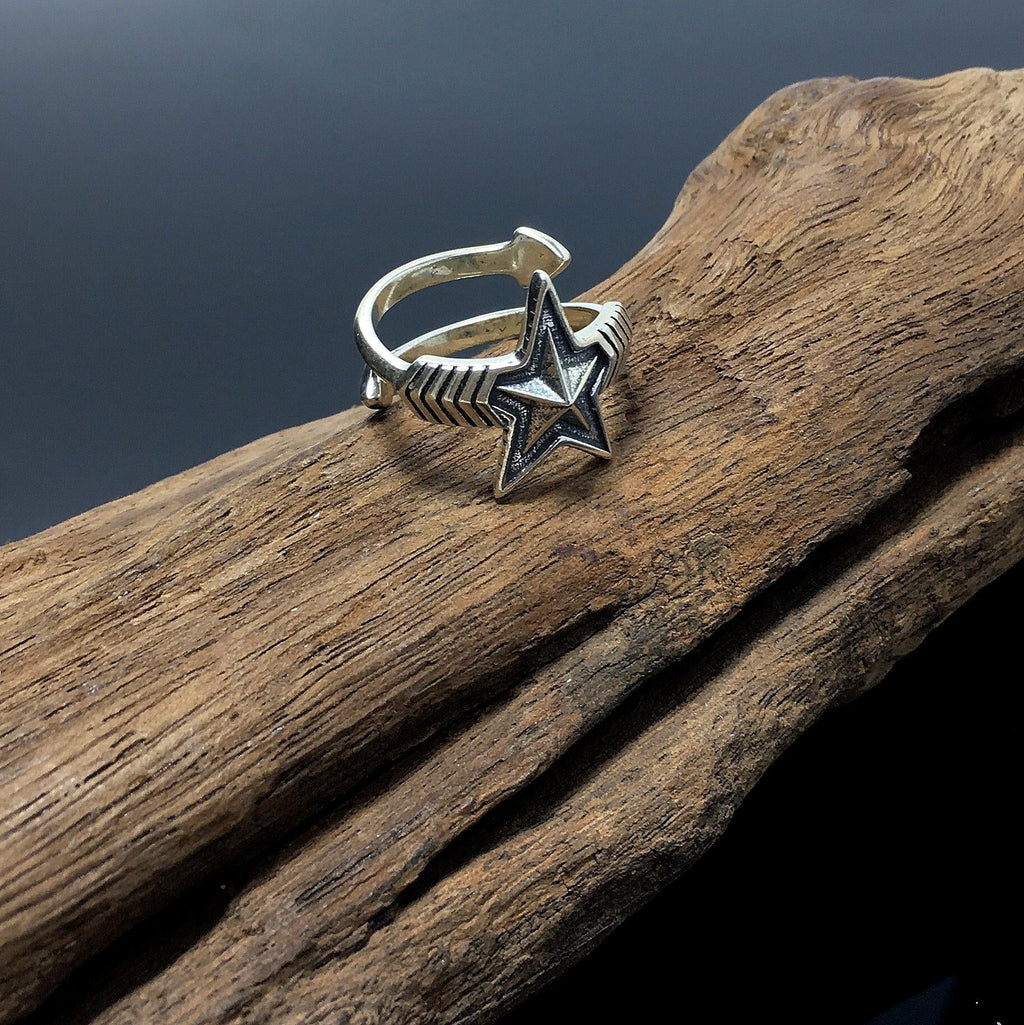 Double Arrow Star Opening Ring
