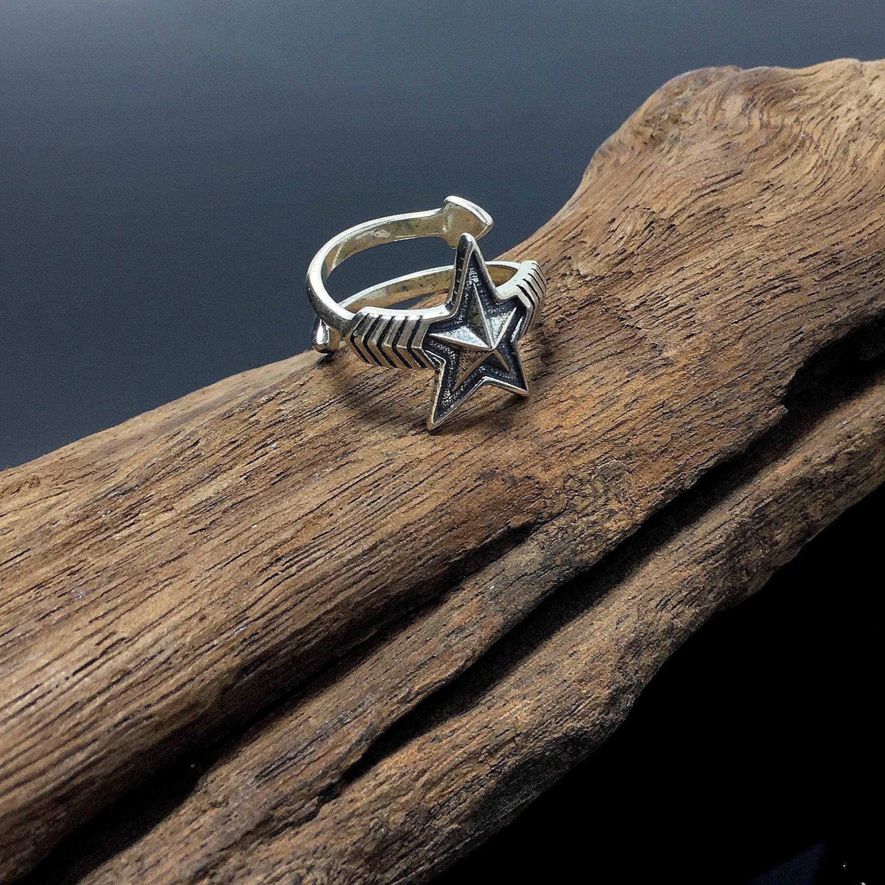 Double Arrow Star Opening Ring