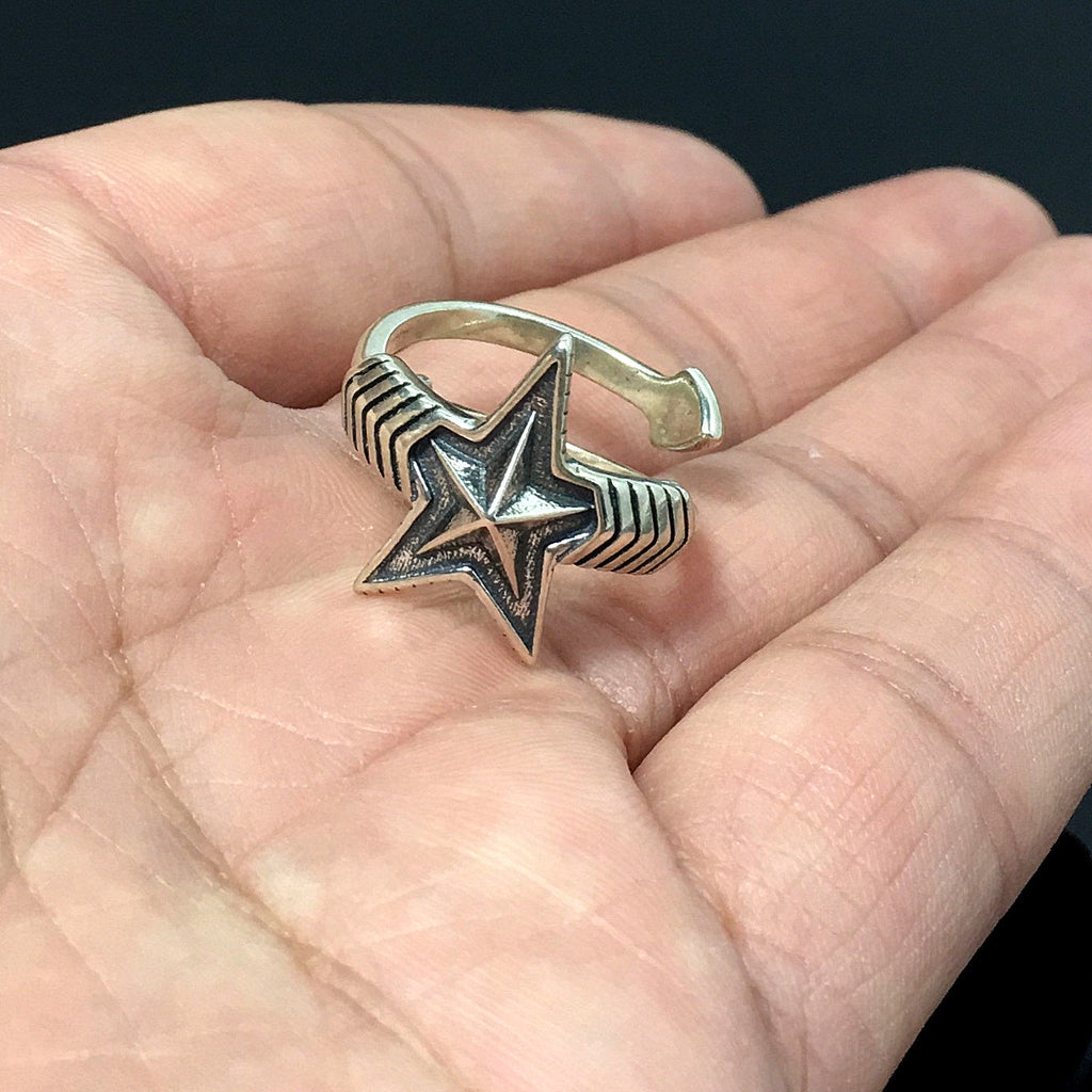 Double Arrow Star Opening Ring