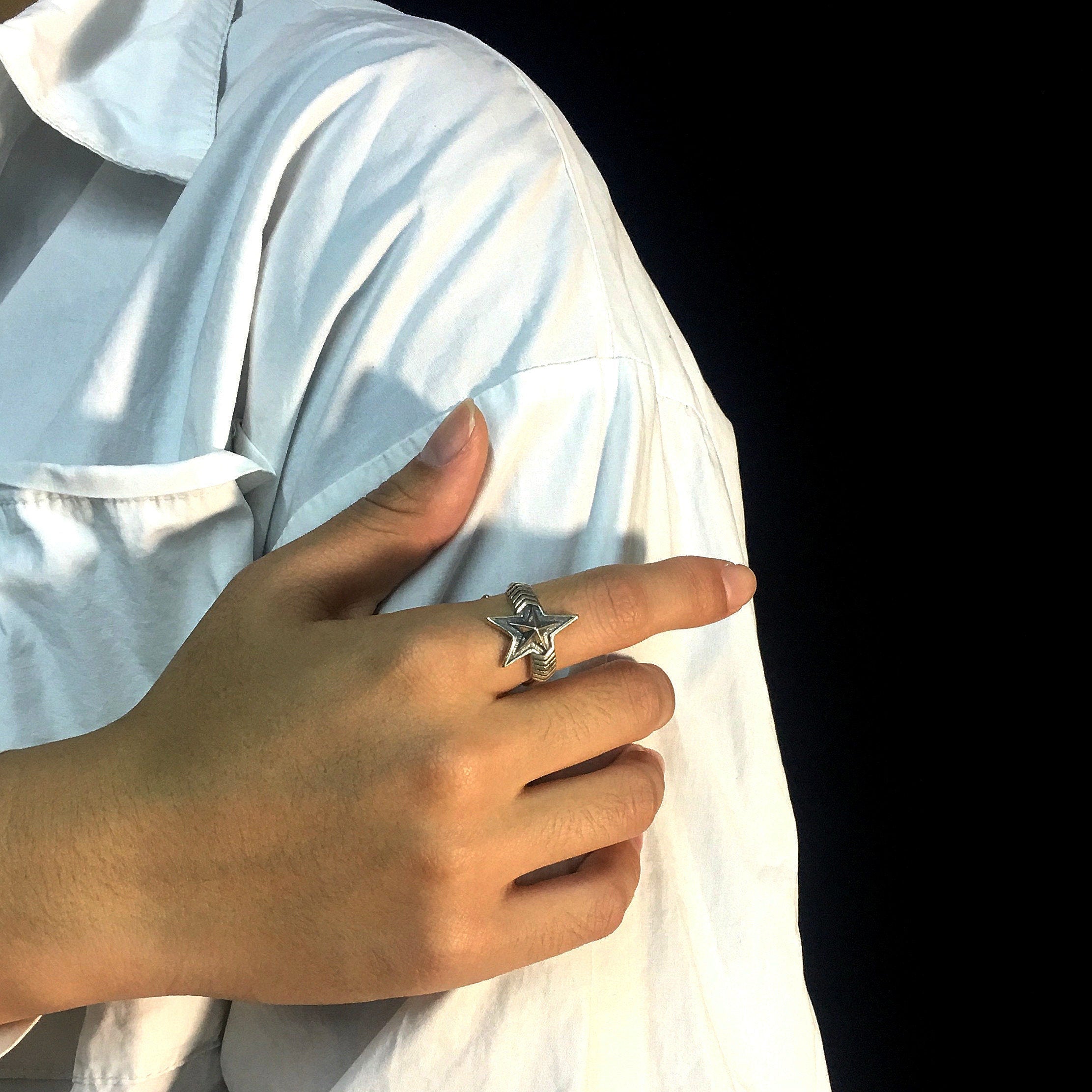 Double Arrow Star Opening Ring